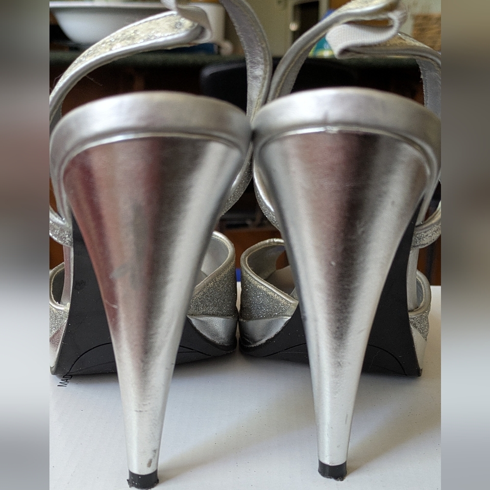 FIONI Night Silver Glitter 4 1/2" Heels. **Size 8. - Picture 10 of 16